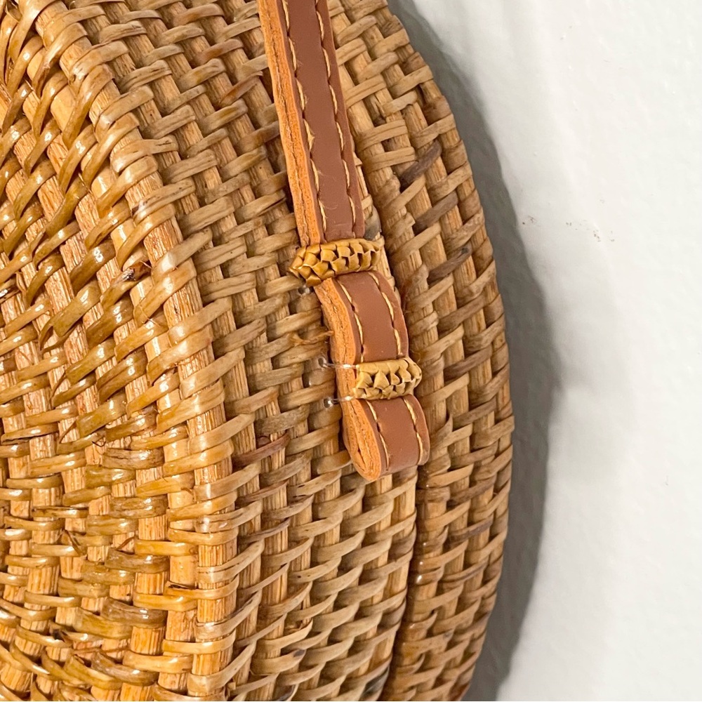 Round Woven Bali Rattan Crossbody Bag - Picture 3 of 5